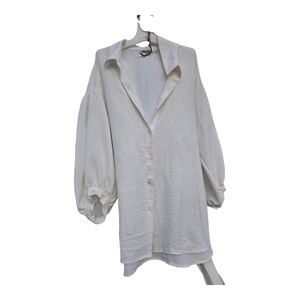 Calvin Klein White Button-Down Shirt w/ Belt – Chic, Flowy & Elegant